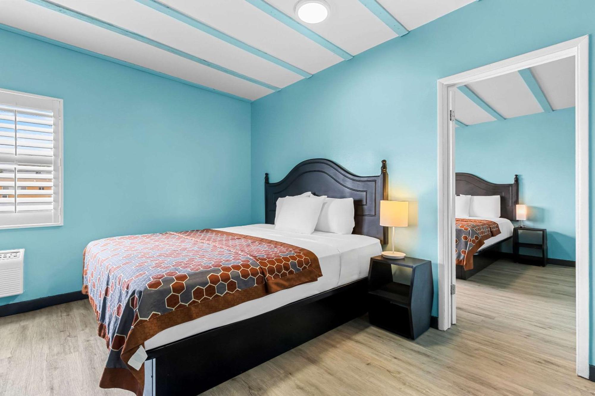 Rodeway Inn & Suites North Hollywood Burbank Airport - Universal Area Los Ángeles Exterior foto