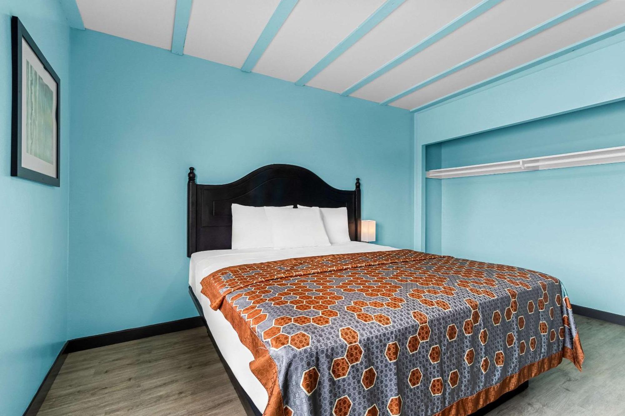 Rodeway Inn & Suites North Hollywood Burbank Airport - Universal Area Los Ángeles Exterior foto