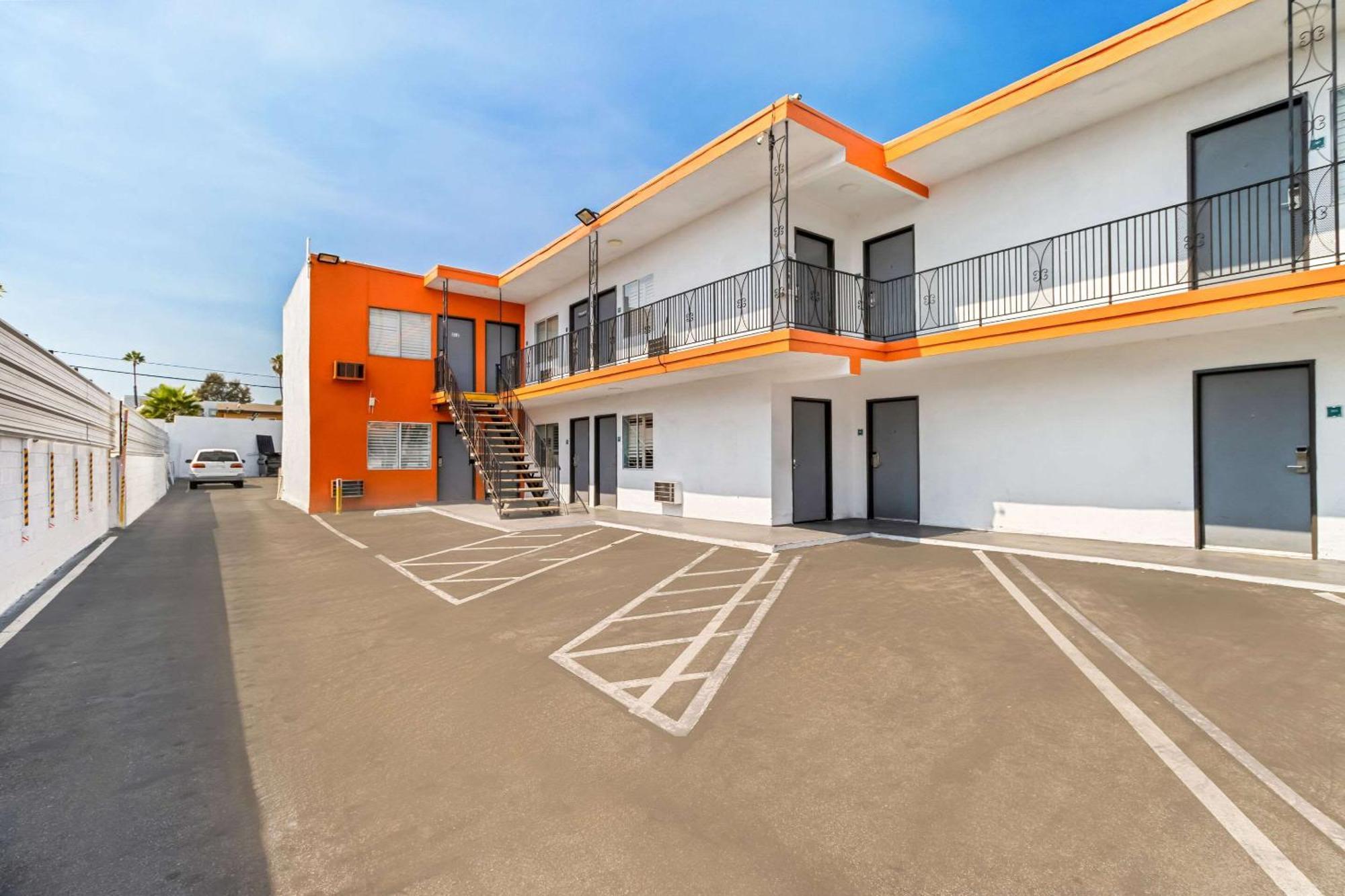 Rodeway Inn & Suites North Hollywood Burbank Airport - Universal Area Los Ángeles Exterior foto