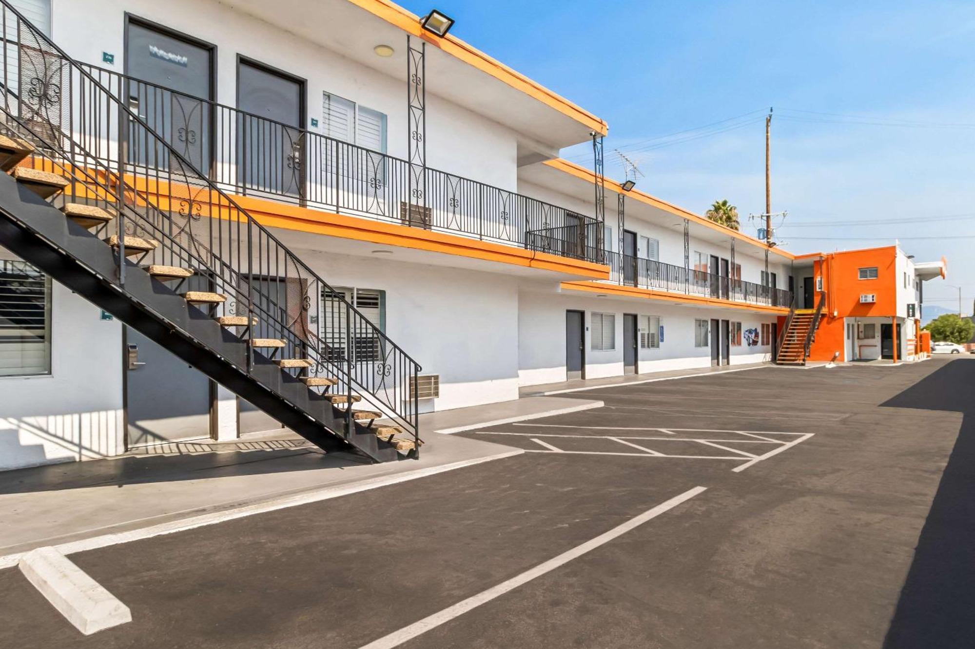 Rodeway Inn & Suites North Hollywood Burbank Airport - Universal Area Los Ángeles Exterior foto