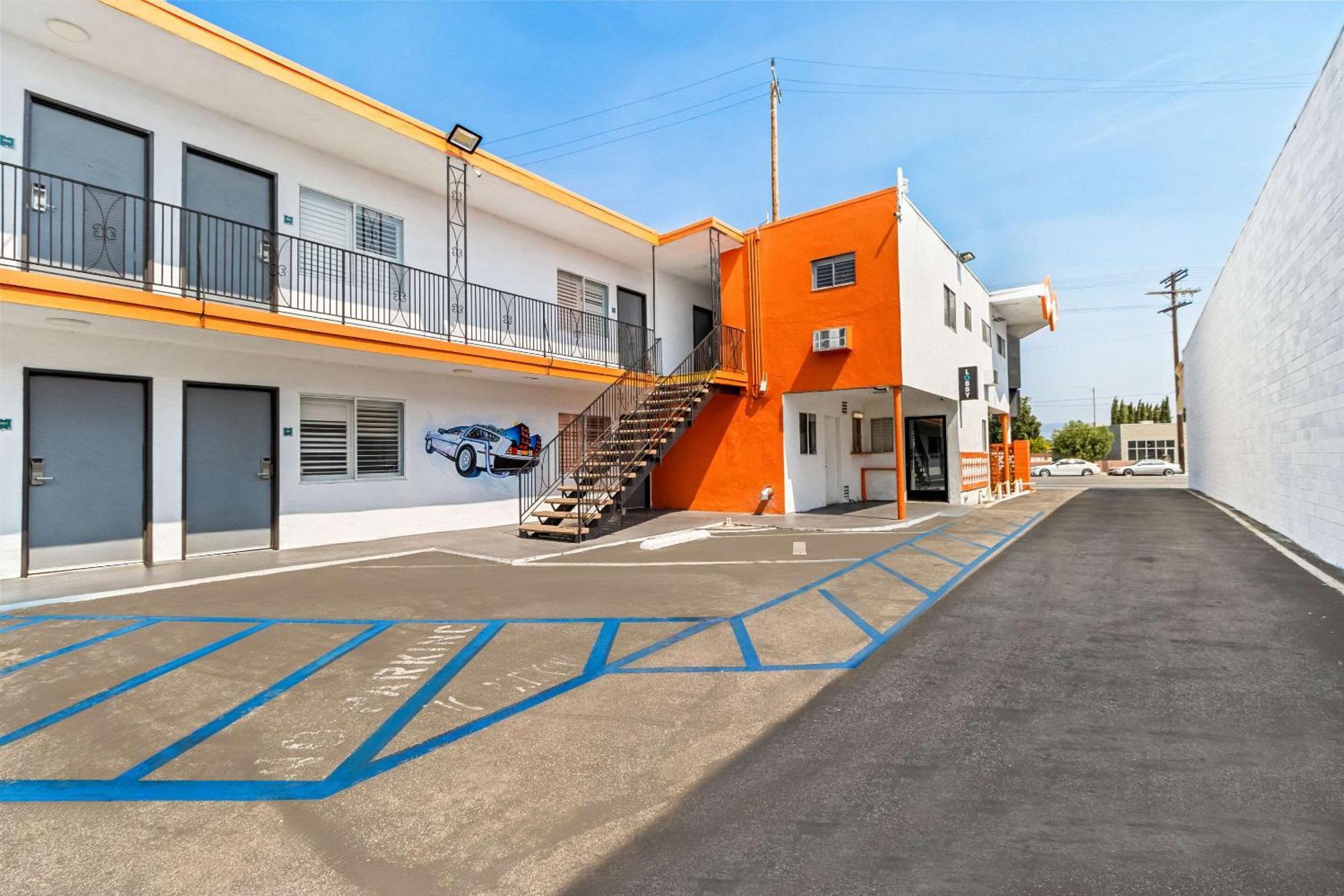 Rodeway Inn & Suites North Hollywood Burbank Airport - Universal Area Los Ángeles Exterior foto