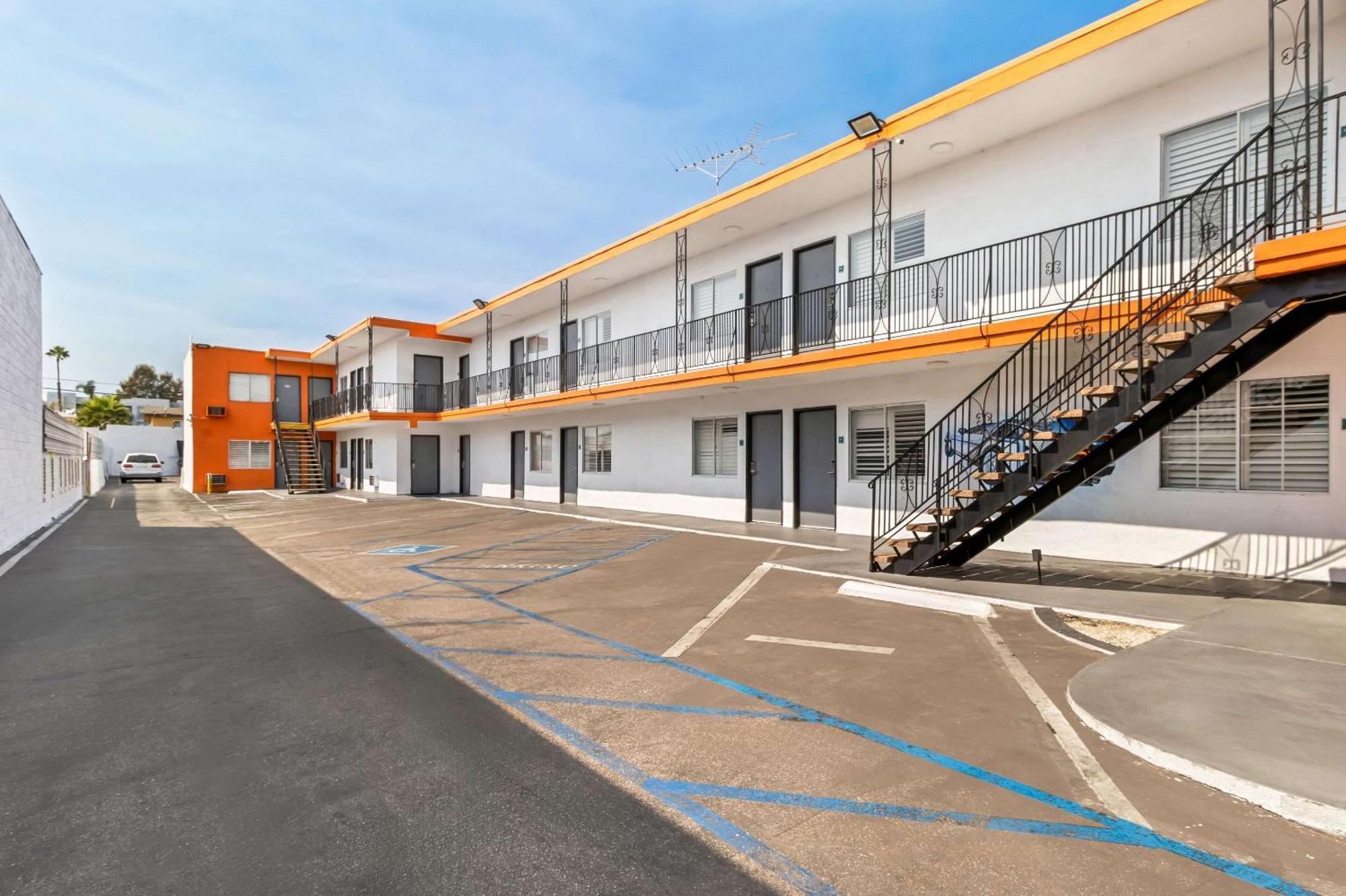 Rodeway Inn & Suites North Hollywood Burbank Airport - Universal Area Los Ángeles Exterior foto